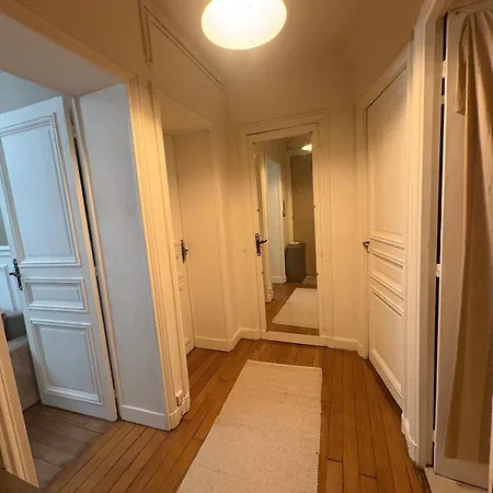 Authentic Parisian 12th Arrondissement 公寓 *