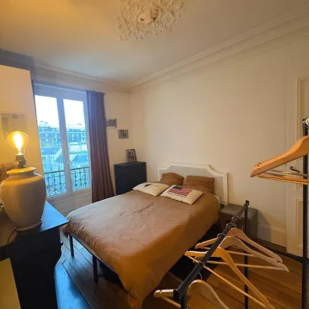 Authentic Parisian 12th Arrondissement Paříž