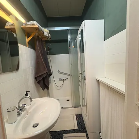 Authentic Parisian 12th Arrondissement Paříž