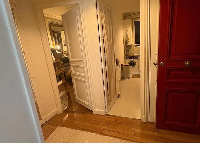 Authentic Parisian 12th Arrondissement باريس